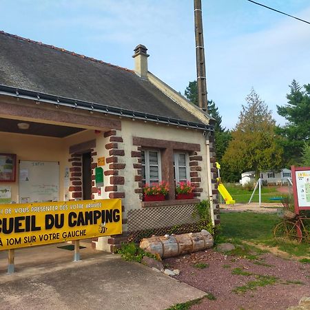 Concoret Camping Le Val Aux Fees - Broceliande מראה חיצוני תמונה