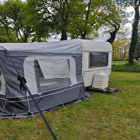 Concoret Camping Le Val Aux Fees - Broceliande מראה חיצוני תמונה