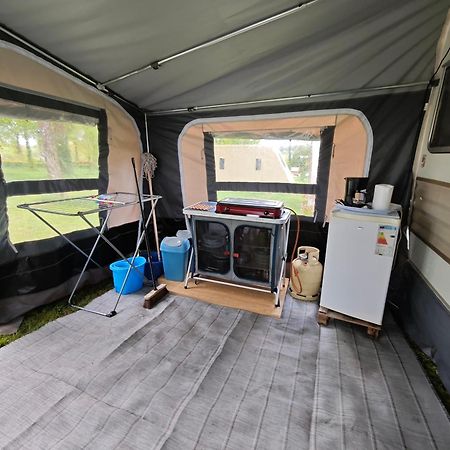 Concoret Camping Le Val Aux Fees - Broceliande מראה חיצוני תמונה