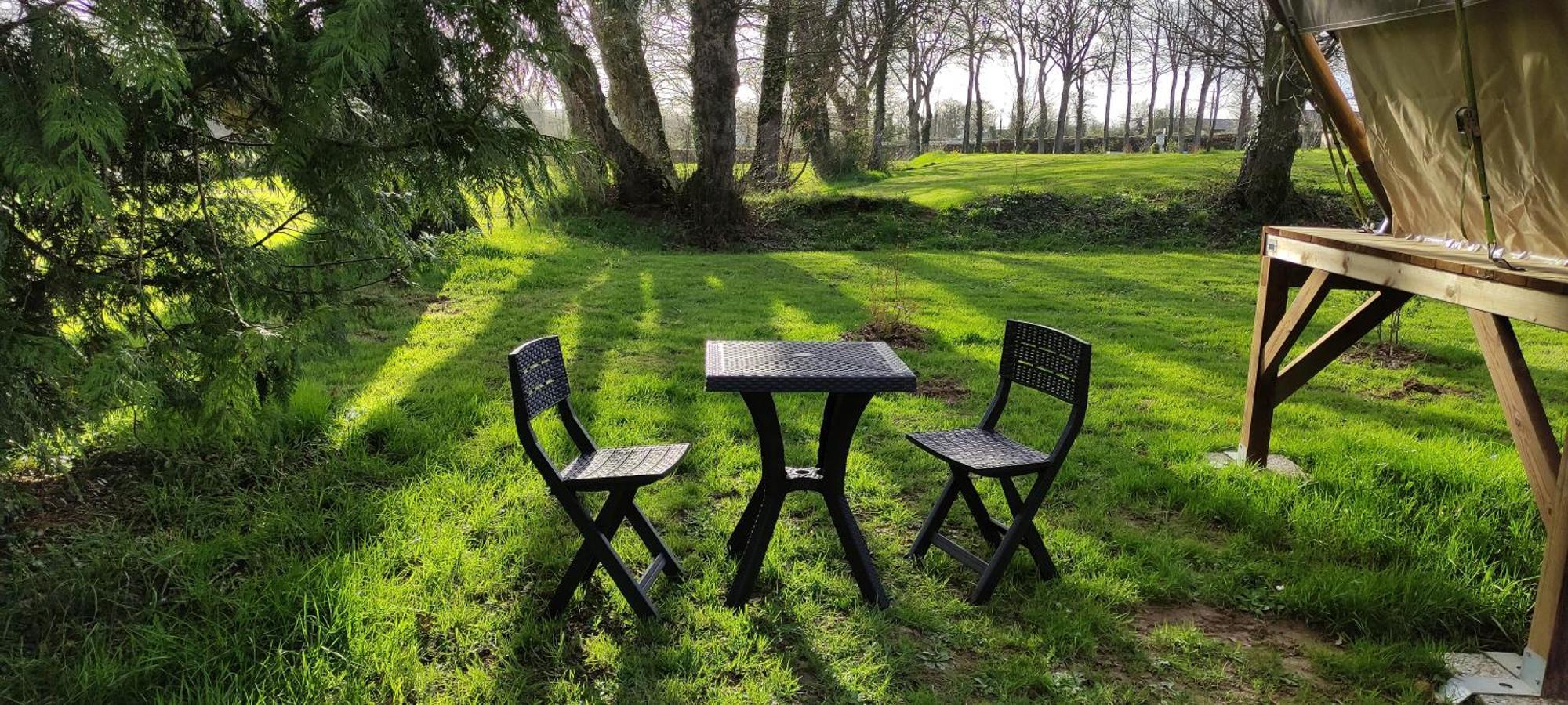 Concoret Camping Le Val Aux Fees - Broceliande מראה חיצוני תמונה