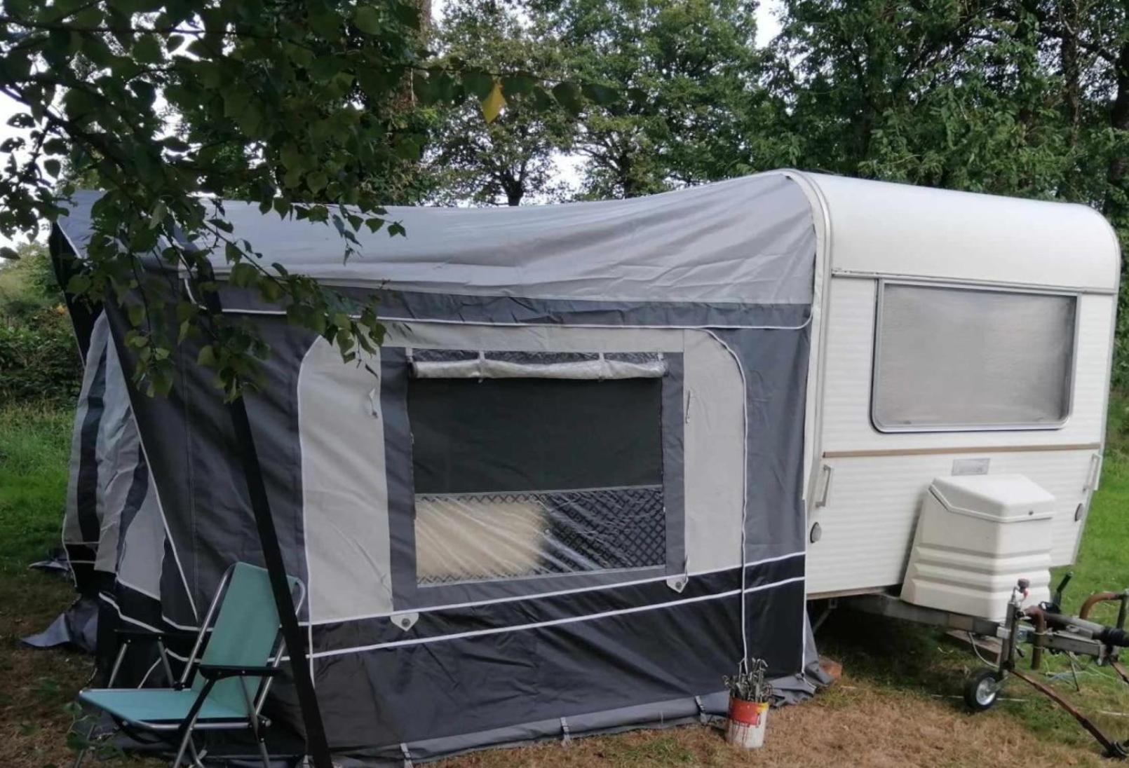 Concoret Camping Le Val Aux Fees - Broceliande מראה חיצוני תמונה