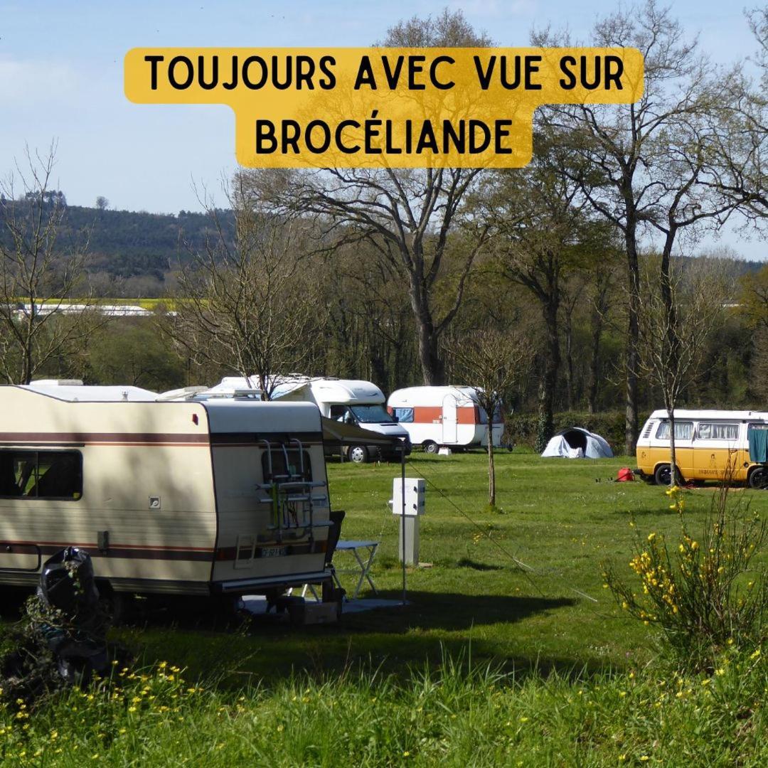 Concoret Camping Le Val Aux Fees - Broceliande מראה חיצוני תמונה