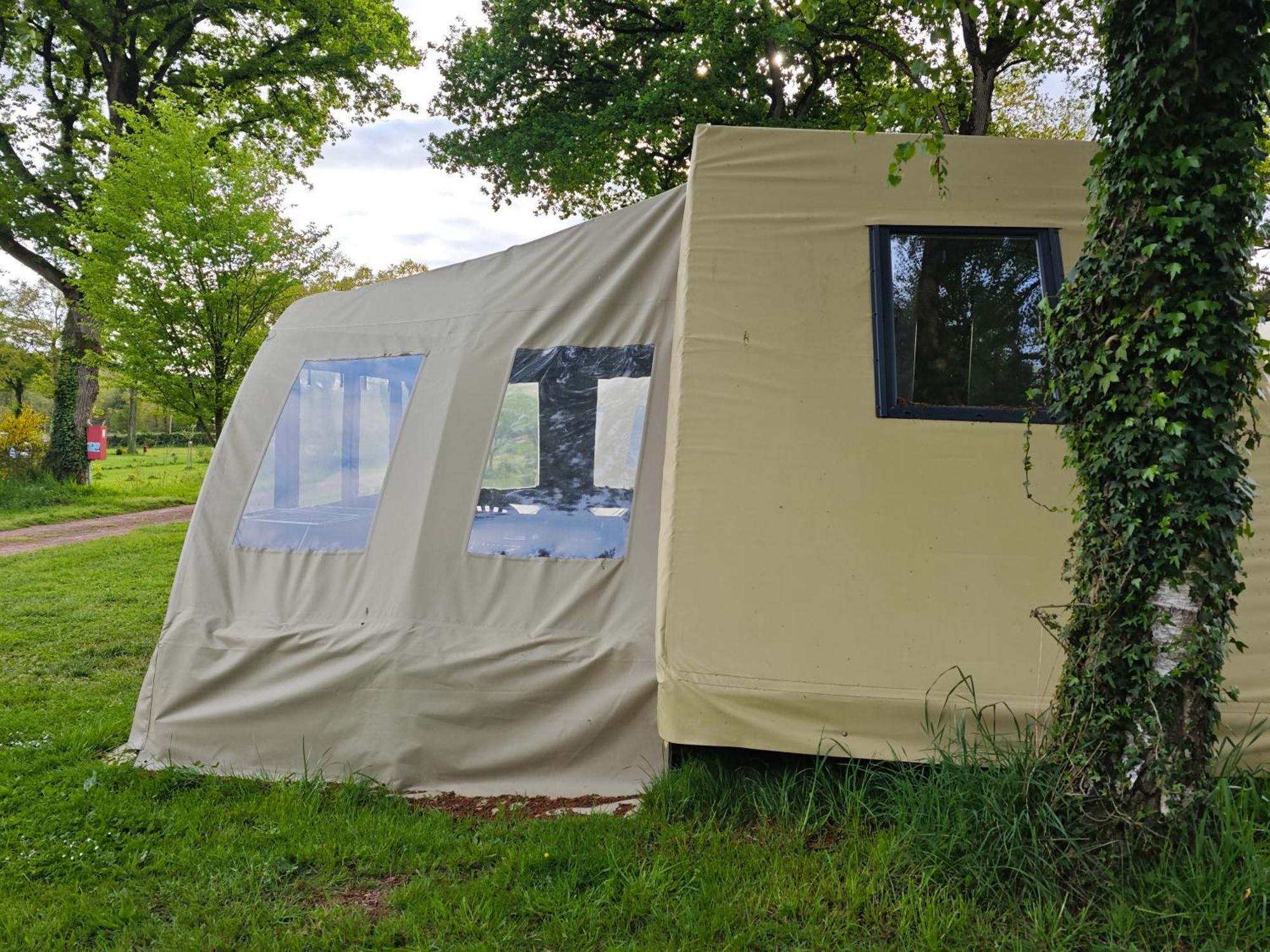 Concoret Camping Le Val Aux Fees - Broceliande מראה חיצוני תמונה
